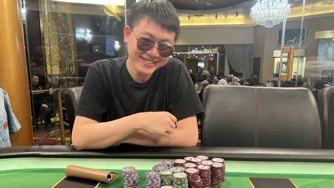 撲克名人Wesley 300萬刀上桌震驚眾人,竟遭Huss挑釁