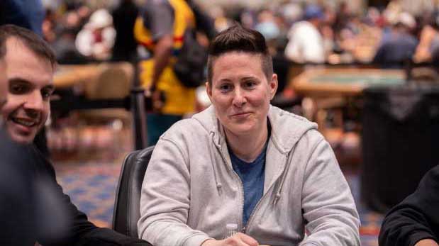 女鯊魚Vanessa Selbst 德州撲克牌手在熱播電視劇《億萬》中出演