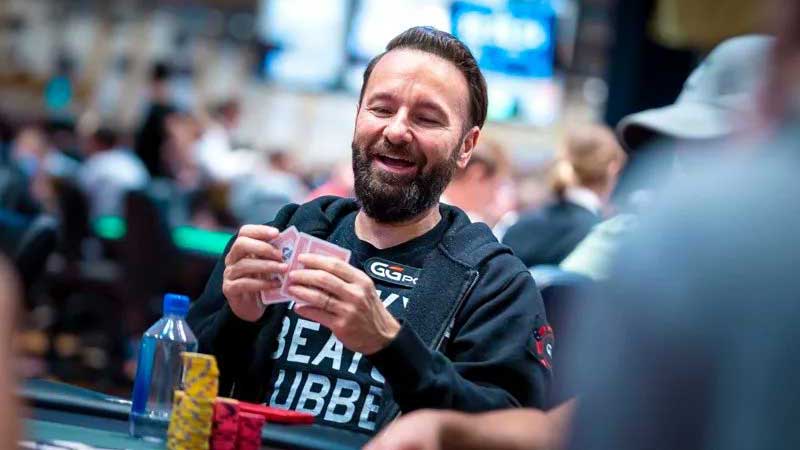 丹牛反對牌桌上戴口罩墨鏡 並表示：“那扼殺了撲克的本質！”