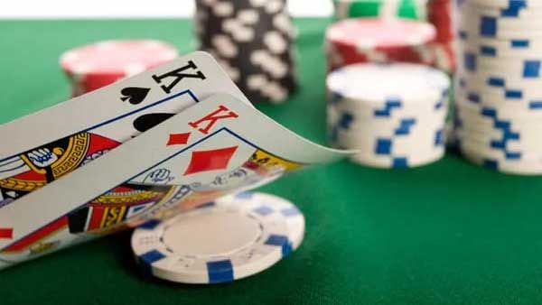 GGPoker牌局討論  :拿著KK卻處於不利位置，怎麼打？