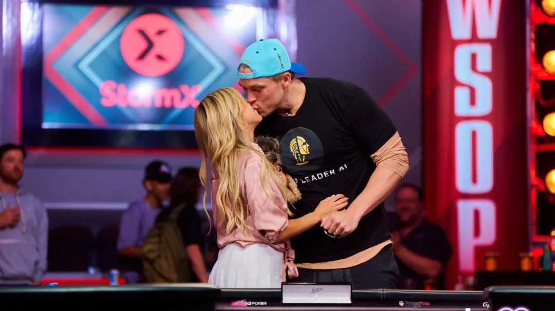 Foxen撲克夫妻爭議 難道夫妻就能在WSOP公共場合做這種事？