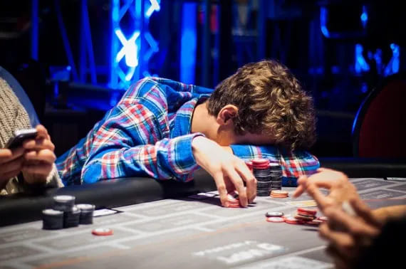 撲克選手情緒調節 與決策的“生物基礎”與睡眠息息相關