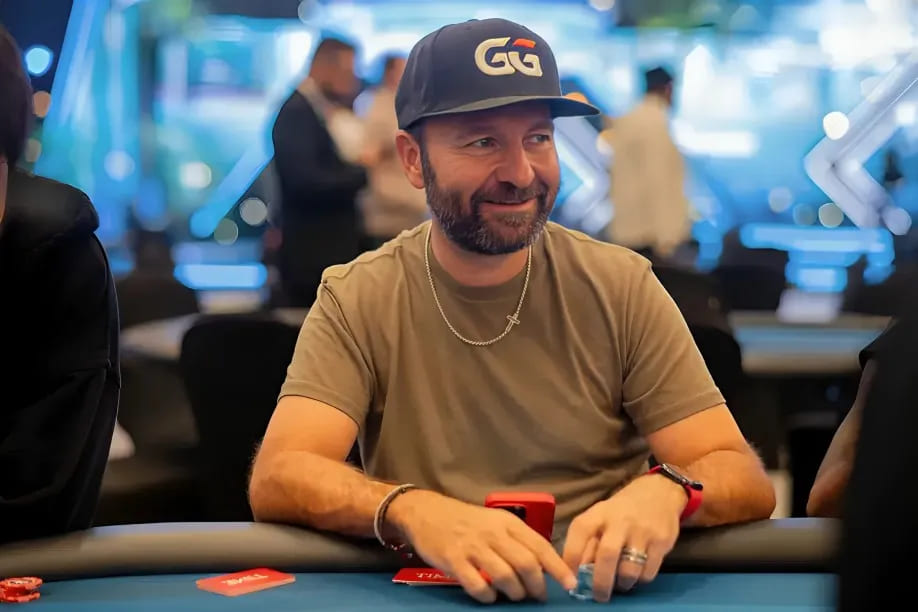 WSOP主賽事詐唬 世界第一棄掉三條K引發(fā)全網(wǎng)群嘲